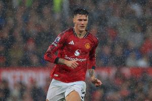 不當(dāng)007，舍什科為曼聯(lián)出場7次、射門16次后終獲首粒進(jìn)球