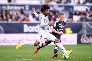 41歲零11個月，丹特成為在歐聯(lián)杯出場最年長的非門將球員