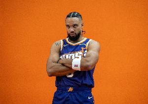 布克：我與狄龍相互尊重 我和隊友都?xì)g迎他的到來