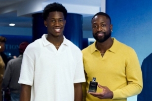 偶像！埃奇庫姆：韋德告訴我有任何需要隨時可以聯(lián)系他