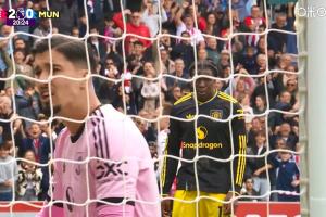 快崩潰了！曼聯(lián)丟第二球后，剛兩度神撲的巴因德爾非常不滿