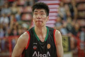 西乙常規(guī)賽首秀！余嘉豪9分3板&罰球10中7&正負值-1 球隊慘敗24分