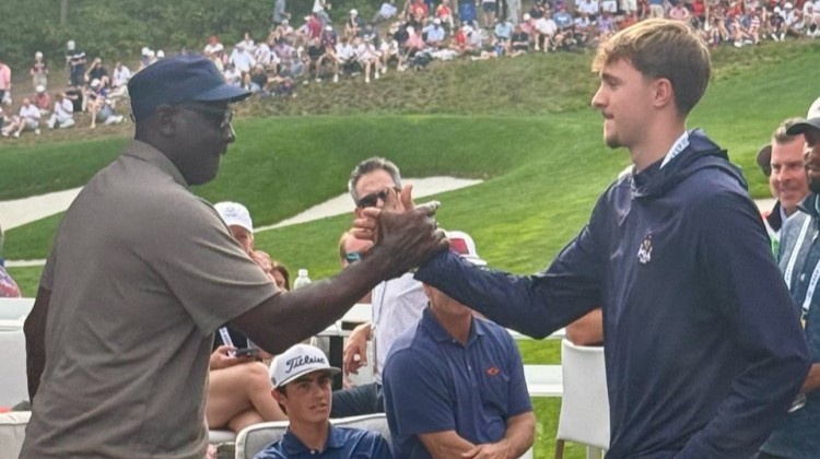 弗拉格與喬丹在萊德杯握手致意！獨行俠官方：歷史性同框??