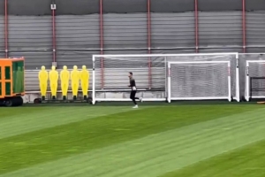 記者：自內(nèi)收肌拉傷以來，斯坦尼西奇首次恢復(fù)跑步訓(xùn)練