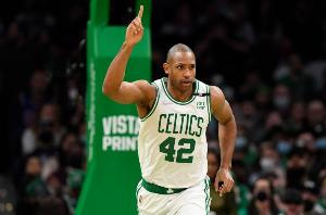 媒體人：與霍福德簽多年合同 能看出勇士最大化庫(kù)里窗口的決心！