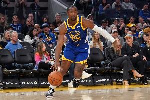 媒體人：庫明加經(jīng)常在場上無視庫里單干 所以科爾經(jīng)常讓他坐板凳