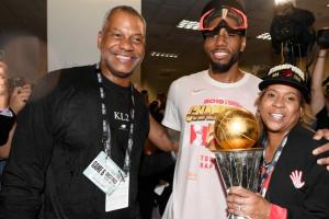 脫不了干系！爆料記者：陰陽合同并非卡舅獨(dú)斷 小卡經(jīng)紀(jì)人有參與