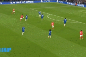 差點(diǎn)主場(chǎng)落后！盧克巴基奧左腳抽射，桑切斯將球撲到立柱上彈出