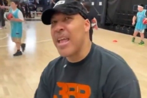 你單腿能擊敗喬丹？球爹：你知道我可以的 我讓他一條腿是為公平