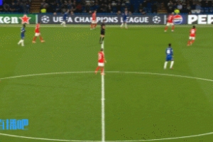 11人完賽就這么難！佩德羅危險(xiǎn)動(dòng)作染黃，登場(chǎng)30分鐘被罰下！