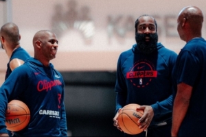 全力出擊！快船訓(xùn)練營首日照片：“燈泡組合”同框 小卡&比爾在列