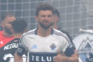 這大胡子！穆勒留了絡(luò)腮胡之后，滄桑了不少