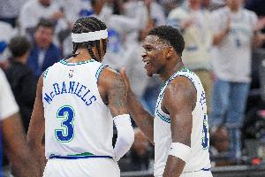 華子：不能讓麥丹每天都去防對(duì)手最佳 我會(huì)主動(dòng)站出來承擔(dān)這任務(wù)