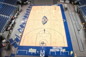 NBL曬鵜鶘澳大利亞賽地板鋪裝過(guò)程視頻！全是美國(guó)空運(yùn)來(lái)的！