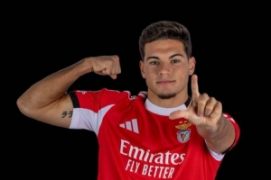 記者；巴薩引援鎖定本菲卡19歲后衛(wèi)奧利維拉，德科與其經(jīng)紀(jì)人會(huì)面