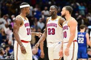 霍福德：格林是我們的領(lǐng)袖 然后庫(kù)里和巴特勒也是 我會(huì)向他們學(xué)習(xí)