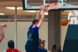 期待新賽季！濃眉和弗拉格打出精妙高低位配合 后者雙手暴扣終結(jié)