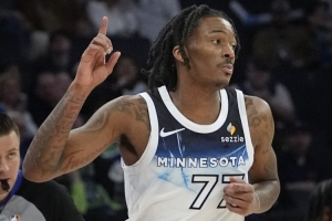 打得沉穩(wěn)了！海蘭德8中5轟全場最高18分外加3板3助1斷