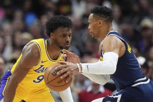 夸梅：布朗尼一整年都沒(méi)有絲毫進(jìn)步 那就不如威少至少他積極跑動(dòng)