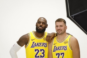 湖人新賽季面臨幾大問(wèn)題：如何搭配首發(fā)？艾頓能否發(fā)揮應(yīng)有水平？