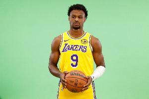 即將開啟第二個(gè)NBA賽季！布朗尼21歲生日快樂(lè)！??