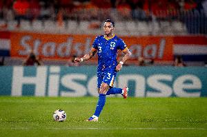 廷伯：能踢多個(gè)位置是我的優(yōu)勢(shì)之一；和范迪克搭檔能讓事情更容易