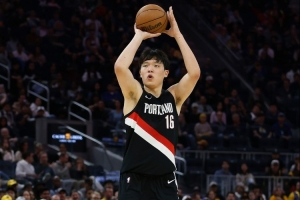 楊瀚森本場防守壓力比打勇士更大 所有問題在季前賽暴露都非壞事