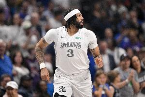 狀態(tài)一般！濃眉半場8中3拿到6分2板1助 正負(fù)值-18全隊(duì)最低