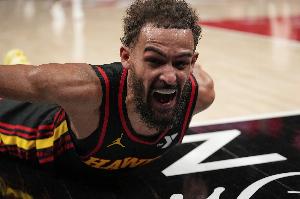 運動戰(zhàn)準度不夠罰球來湊！特雷-楊半場6中1&9罰7中 得到9分4助攻