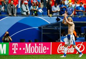 出線關(guān)鍵戰(zhàn)負法羅群島！捷克總經(jīng)理內(nèi)德維德：向球迷致歉，很失望