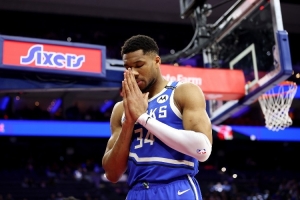 字母哥承認正面臨交易的誘惑 但承諾保持職業(yè)性&新賽季決定未來