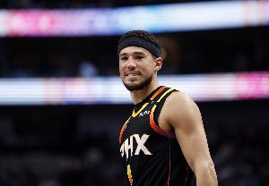 布克：對(duì)新賽季感到興奮 擔(dān)任球隊(duì)的領(lǐng)袖是我重大職責(zé)