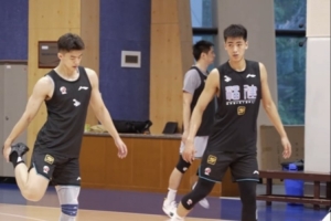 不知道堅持的意義 堅持會告訴你 福建男籃最新訓(xùn)練來襲