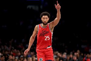 帕金斯：西蒙斯現(xiàn)在就像草叢里的死鳥(niǎo) 連經(jīng)紀(jì)人都沒(méi)了哪還有隊(duì)要