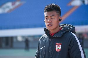 距保級(jí)區(qū)2分！譚龍：我們還有三場(chǎng)球的機(jī)會(huì)，我覺(jué)得還有希望