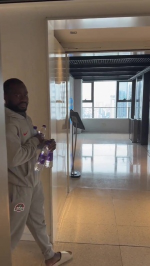 口吐芬芳！阿奇姆彭被納薩里奧惡搞后用中文爆粗：WCNMLGB??