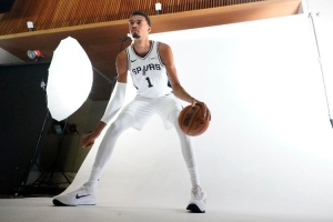 怪物啊！加內(nèi)特：文班亞馬看起來像是KD和奧尼爾的結(jié)合體