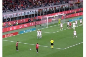 特奧曬效力米蘭期間助攻莫拉塔視頻，祝前隊(duì)友33歲生日快樂(lè)