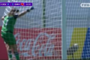 十分角！曾屹婕直接任意球破門，中國女足U17兩球領(lǐng)先厄瓜多爾