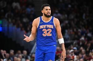 三分很鐵！唐斯14投6中&三分8中2得到15分18板2助2帽