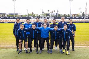 上海申花點(diǎn)球取勝捧杯，首屆“錢潮杯”國(guó)際青少年足球邀請(qǐng)賽收官