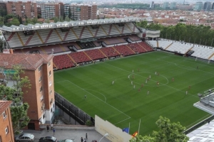 馬卡：因相關(guān)標(biāo)準(zhǔn)問題，巴列卡諾球場在西甲和歐戰(zhàn)采用兩種尺寸