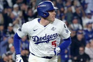 7小時(shí)鏖戰(zhàn)！1場(chǎng)頂2場(chǎng)！MLB世界大賽現(xiàn)歷史級(jí)加時(shí) 恩比德都看累了