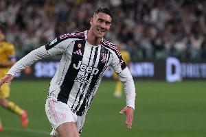 DV9：頻繁換帥我們絕對有責任 大家有期待我也希望單賽季進100球