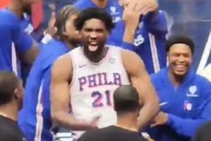 憋壞了！逆轉(zhuǎn)后恩比德&替補(bǔ)席噴垃圾話+疑似不雅動作反擊奇才球迷