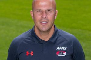 ??2019年41歲斯洛特初執(zhí)教鞭，在荷蘭5年從未遭遇3次及以上連敗