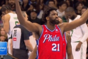 打高興了！恩比德突破打成2+1&煽動主場球迷情緒