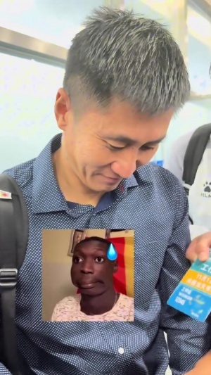 高人氣！馬寧被球迷圍住要簽名：馬老師，蘇超激烈還是中超激烈？