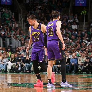 徐靜雨：老詹還能爭(zhēng)得過(guò)里夫斯嗎？懸了 湖人是白人三少的時(shí)代了