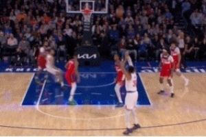 狀態(tài)火熱！唐斯再中三分包攬尼克斯開場(chǎng)前8分并有5籃板